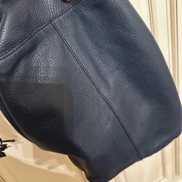 MK ashbury navy shoulder bag - Picture 3 of 4